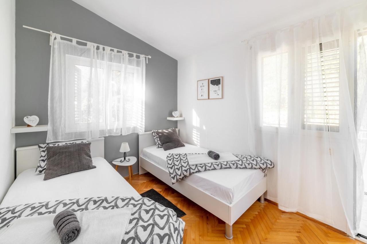 Amare Apartments Bobovisca Eksteriør billede